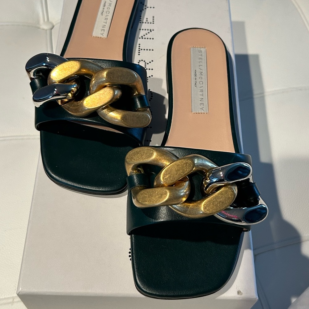 Stella McCartney Falabella Sandals 38.5. Forest green and gold/ silver link NIB